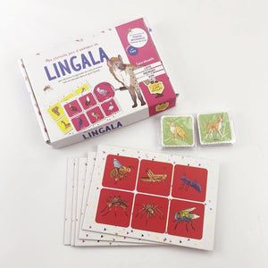 Découvrez " Mon premier jeu d'animaux en Lingala ".  Grâce à la combinaison de trois jeux, vos enfants apprendront le nom de plusieurs animaux en Lingala.   Vos enfants peuvent y jouer dès l'âge de 3 ans. Il est aussi disponible en wolof et en soninké  La boîte contient :   60 cartes de jeu 5 planches de jeu avec 6 cases chacune Les règles des 3 jeux : Jeu de loto / Jeu de memory / Jeu de Kim